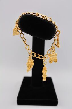 Vintage Charm Bracelet Disneyland Grapes Sailboat Gold Tone Chain Dangle BinAD